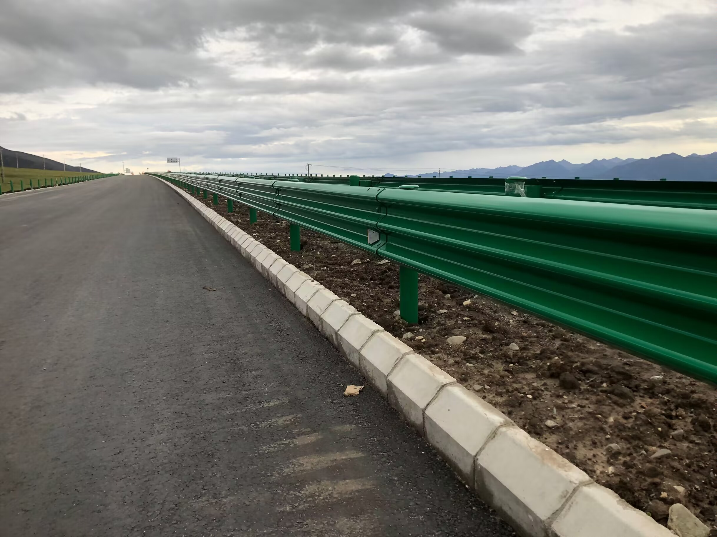 广汉市乡村公路波形护栏波形护栏板 - 推荐